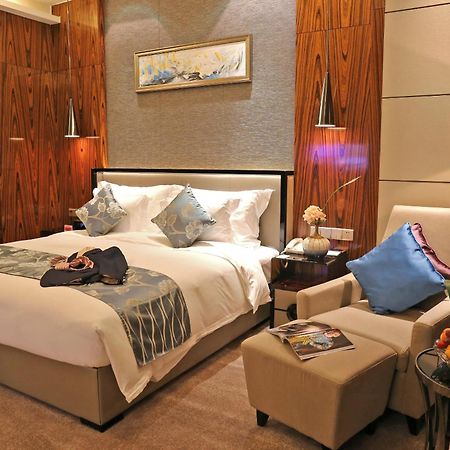 Hotel Ramada Plaza Liuzhou Liudong Exterior foto