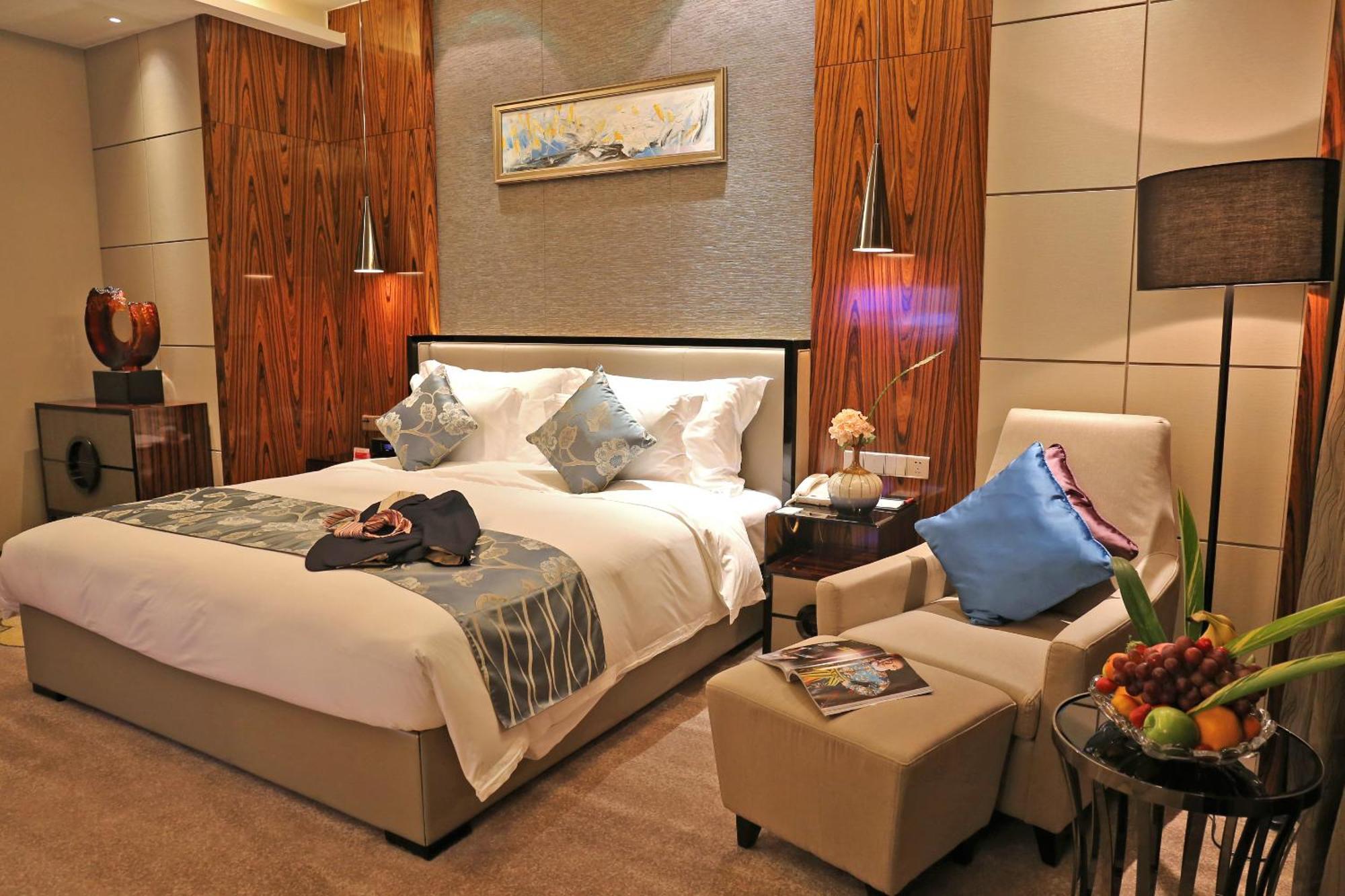 Hotel Ramada Plaza Liuzhou Liudong Exterior foto