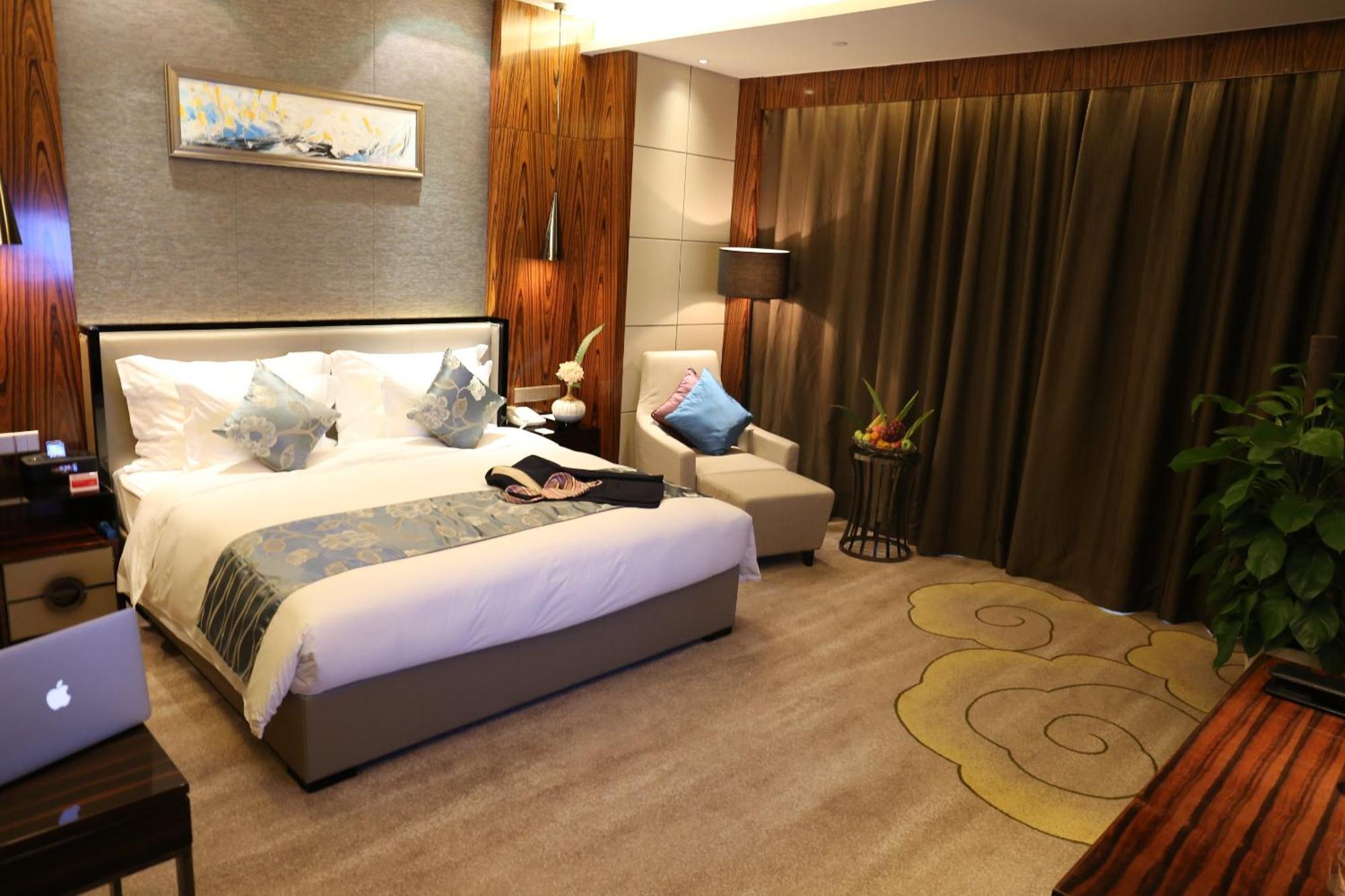 Hotel Ramada Plaza Liuzhou Liudong Exterior foto