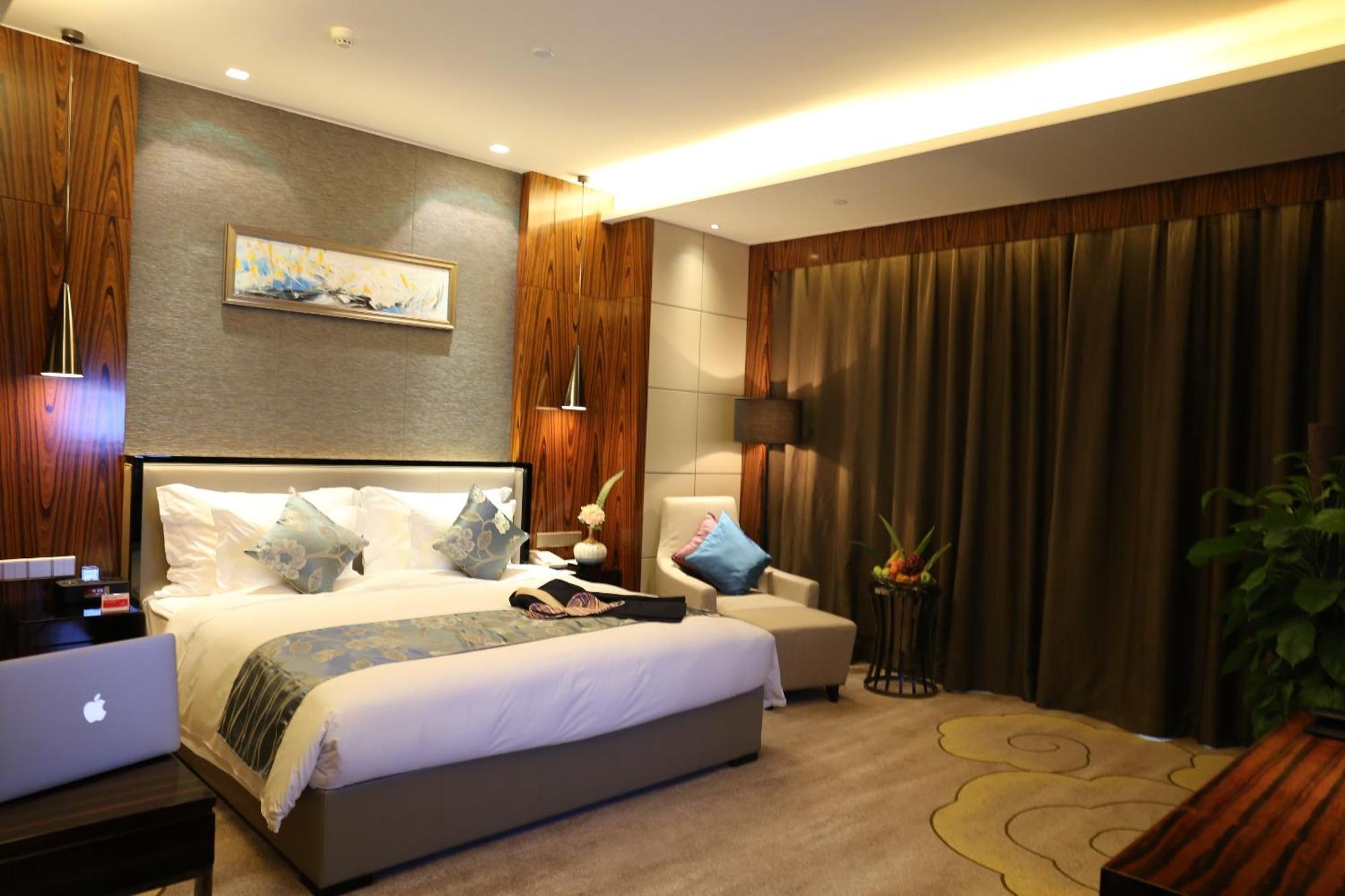 Hotel Ramada Plaza Liuzhou Liudong Exterior foto